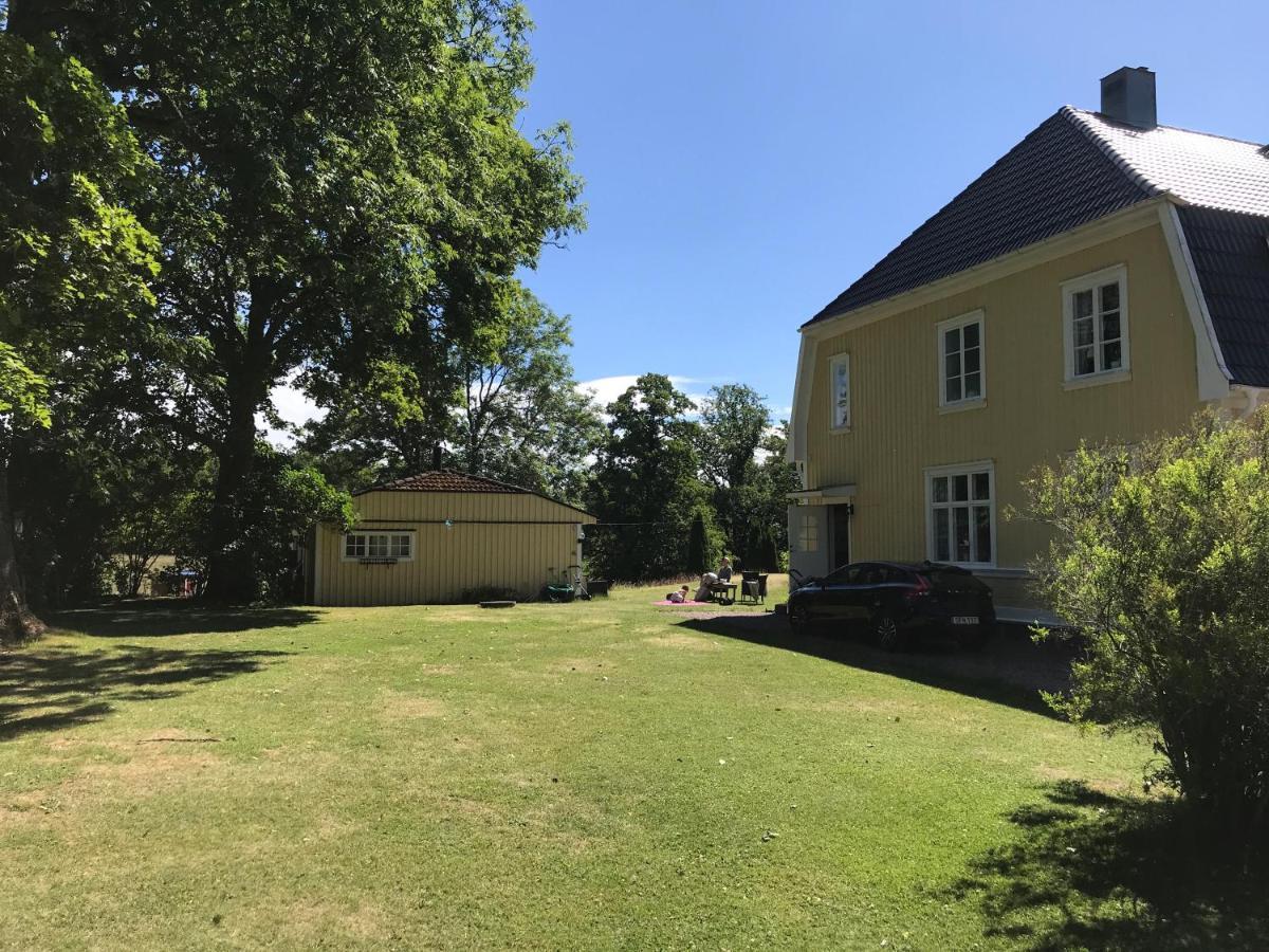 Gaeststuga I Loefsaeng Hajstorp Toreboda Exterior photo