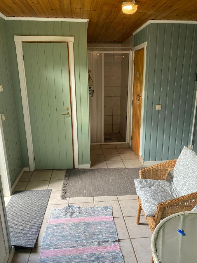 Gaeststuga I Loefsaeng Hajstorp Toreboda Exterior photo
